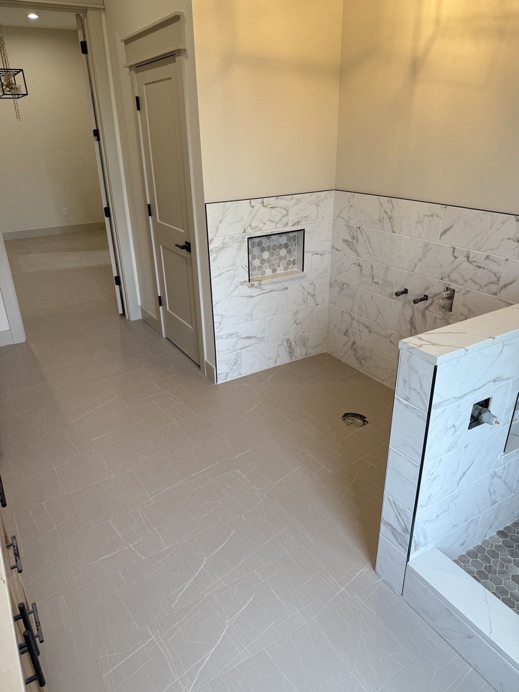 Marble-look bathroom tile installation